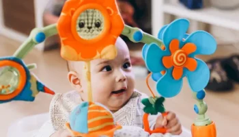 Guía completa de desarrollo infantil por edades para padres.